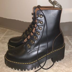 🖤DR. MARTENS LEONA PLATFORM BOOT HEELS🖤 Size: 7